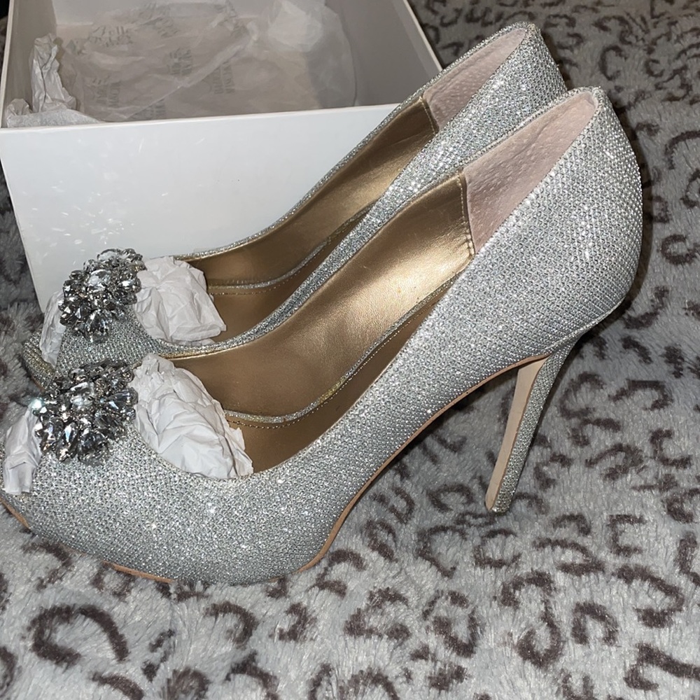 Rare Belle Badgley Mischka Heels